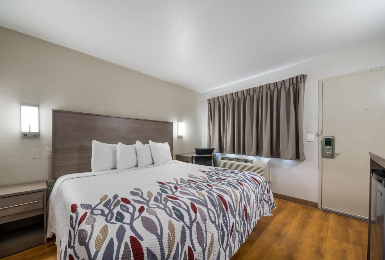 Red Roof Inn San Antonio E - Frost Bank Center المظهر الخارجي الصورة