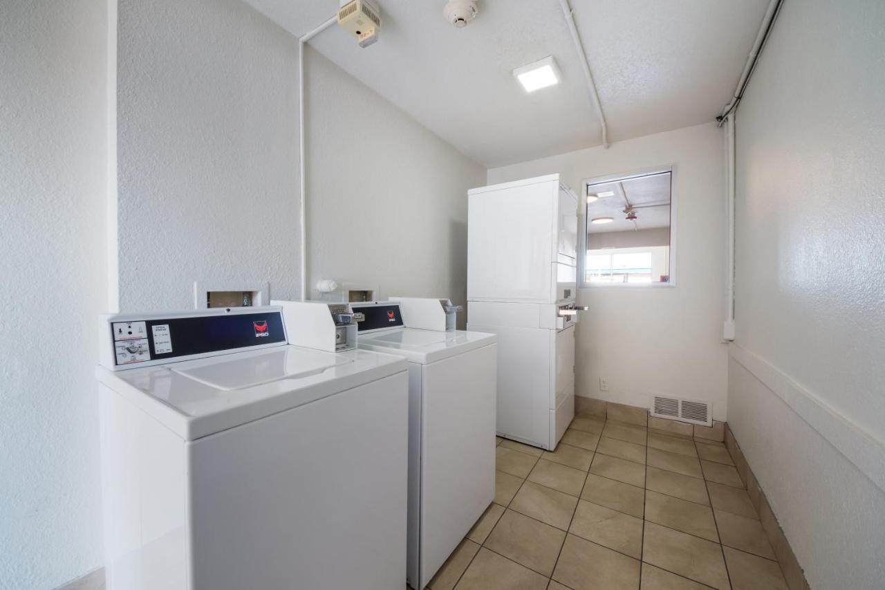 Red Roof Inn San Antonio E - Frost Bank Center المظهر الخارجي الصورة
