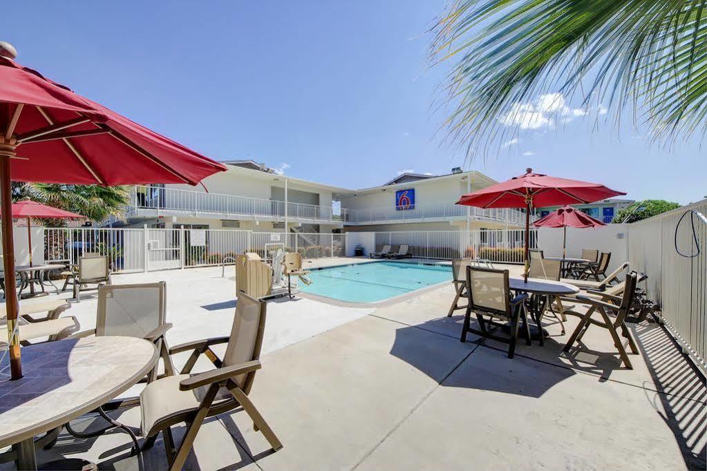 Red Roof Inn San Antonio E - Frost Bank Center المظهر الخارجي الصورة