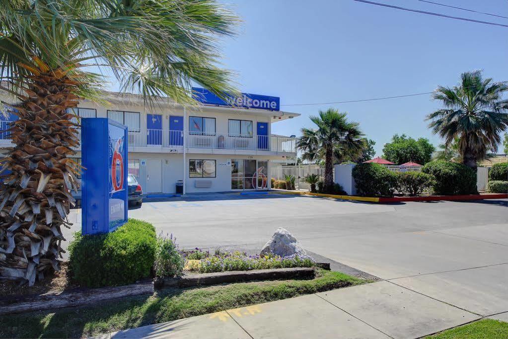 Red Roof Inn San Antonio E - Frost Bank Center المظهر الخارجي الصورة