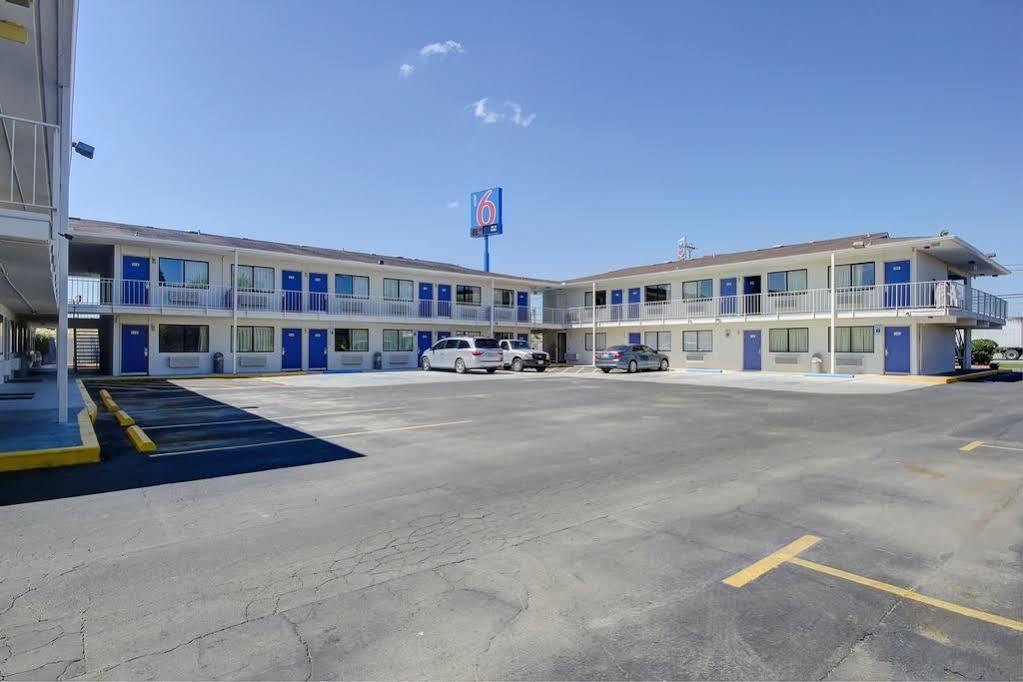 Red Roof Inn San Antonio E - Frost Bank Center المظهر الخارجي الصورة