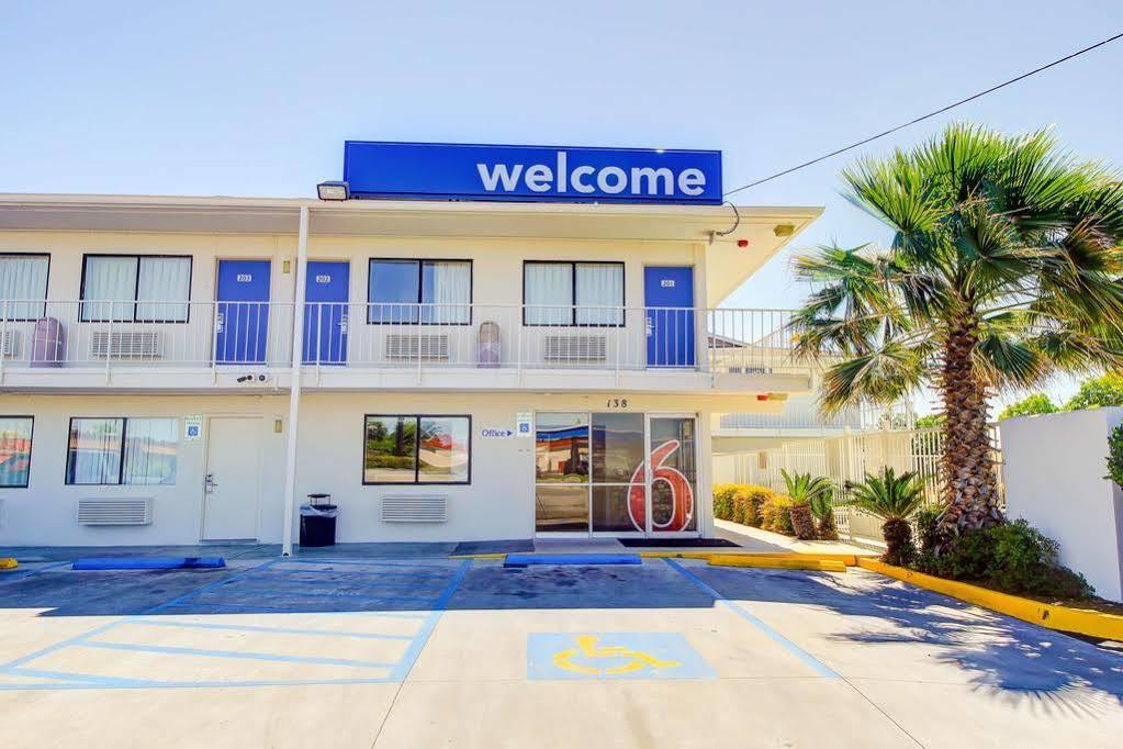 Red Roof Inn San Antonio E - Frost Bank Center المظهر الخارجي الصورة